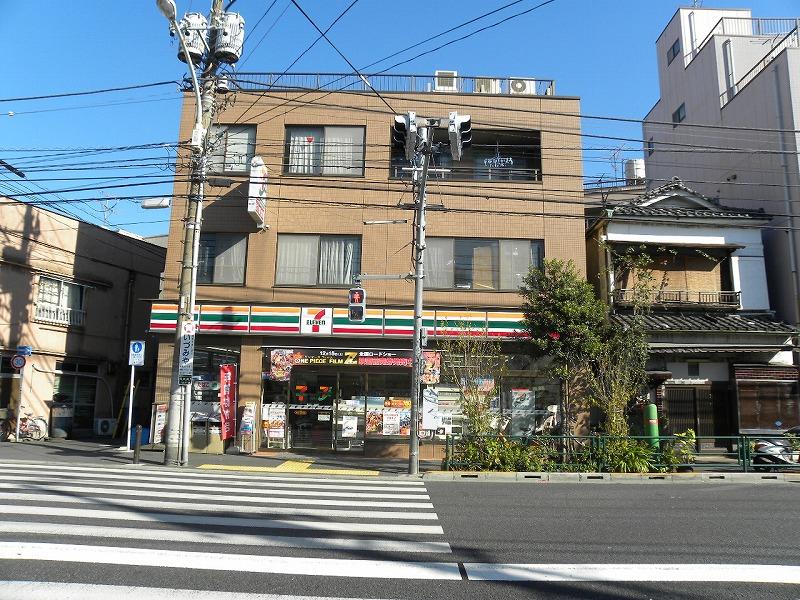 Convenience store. 140m to Seven-Eleven