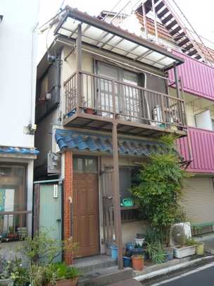 Local land photo. Building exterior photos (1)