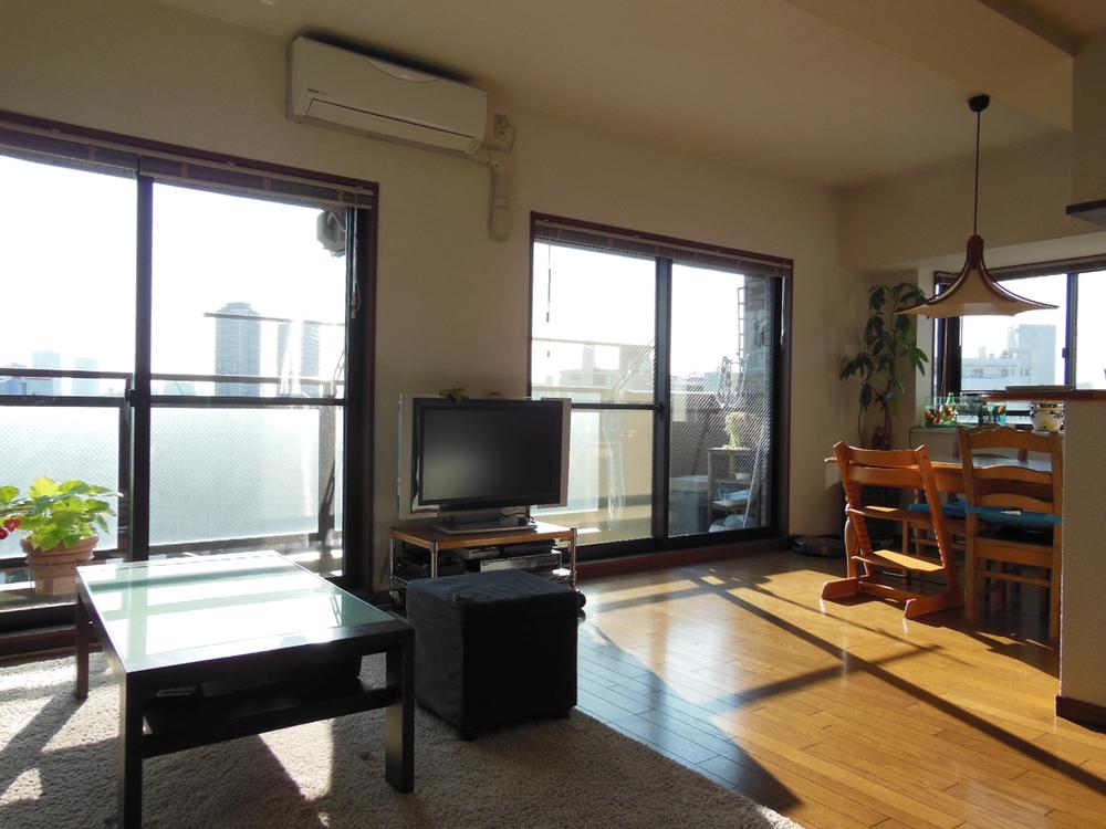 Living. A bright and airy two-plane daylight living ・ Dining (12 May 2013) Shooting