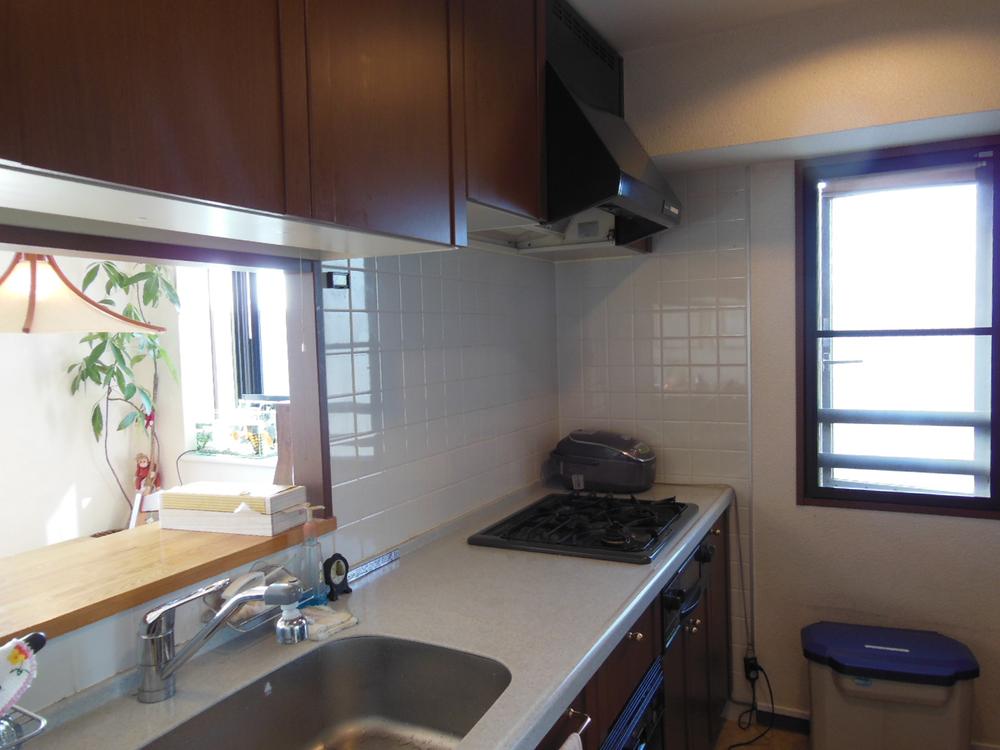 Kitchen. There is a window for lighting, Bright ventilated kitchen (12 May 2013) Shooting