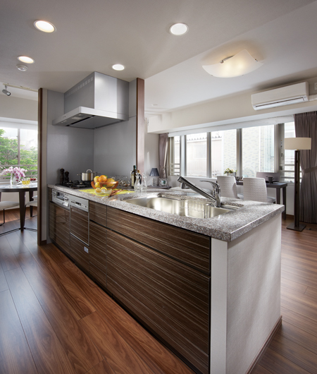 Kitchen.  [kitchen] Adopted the counter tops of natural stone, Kitchen was realized an elegant appearance, such as the built-in furniture. A variety of kitchen equipment in pursuit of comfortable things to your cooking, It will continue to draw the functional beauty in harmony with the space.  ※ Window destination of the landscape is subjected to some CG processing, In fact a slightly different.