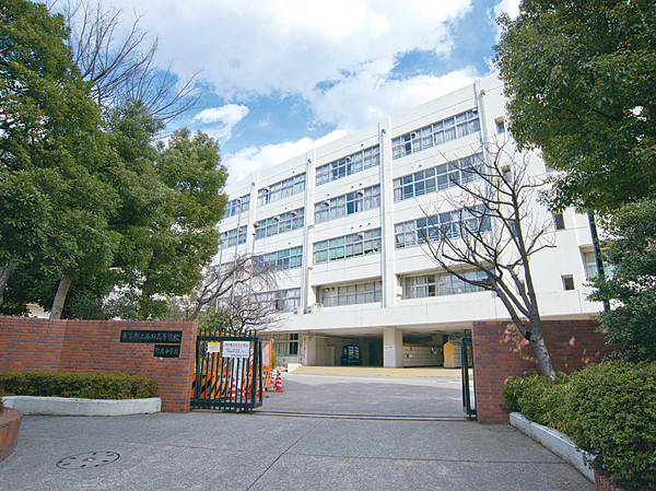 Surrounding environment. Metropolitan both countries High School ・ Junior High School (18 mins / About 1410m)