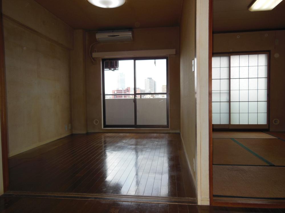 Living. Living seen from the Western-style ・ Japanese-style room (12 May 2013) Shooting