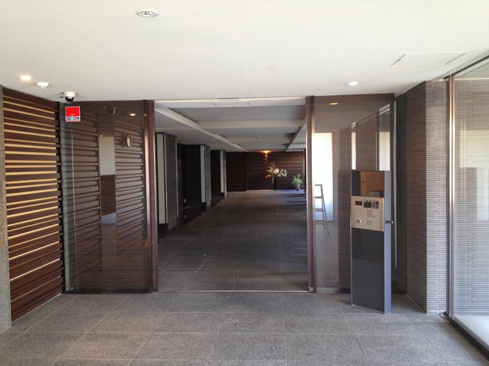 Entrance. Common areas