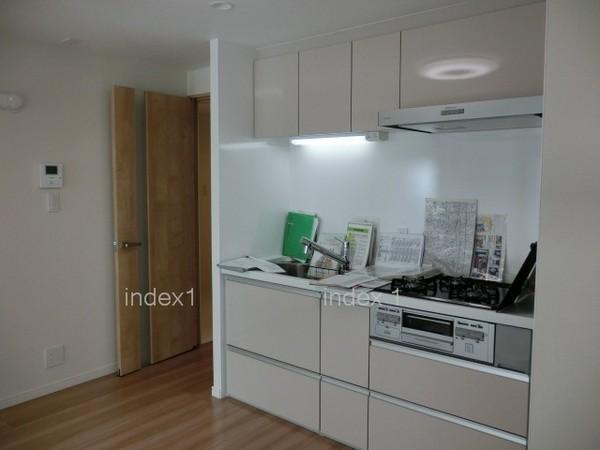 Kitchen. Hakadori you dishes in the 3-burner stove!