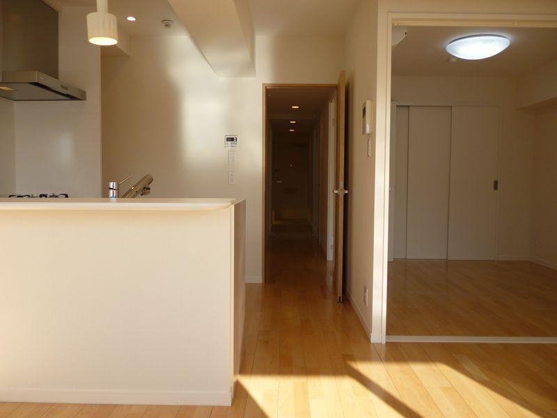 Living. With counter in the kitchen