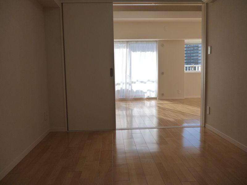 Non-living room. Western-style 5.0 Pledge