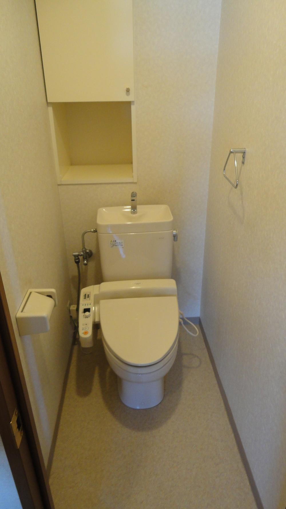 Toilet. Indoor (10 May 2013) Shooting