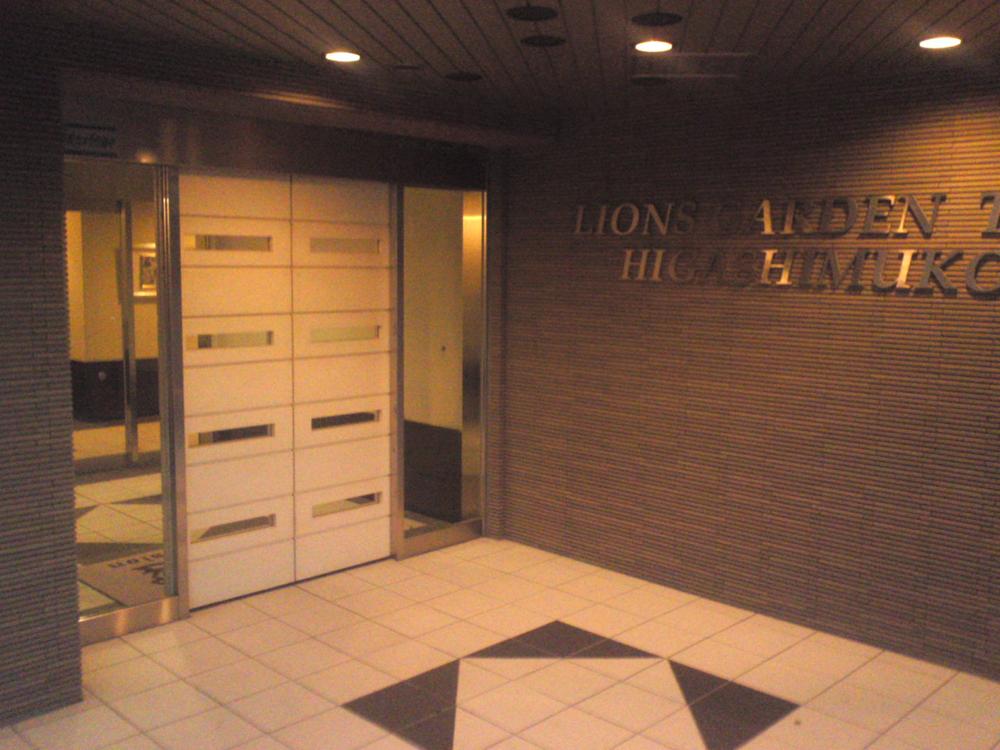 Entrance. Common areas. From the convenient second floor, Sub's Entrance.