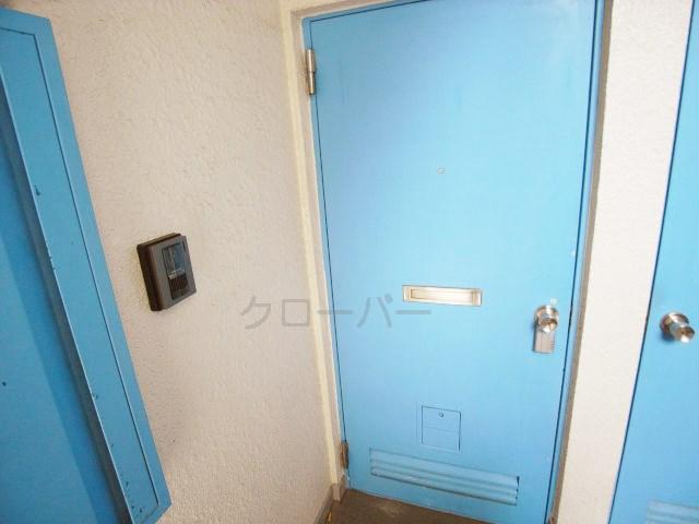 Other common areas. Entrance door