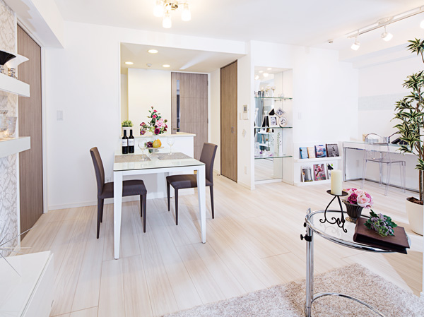 Interior.  [living ・ dining] As to fit in each of the life-style and personality who live, Living was to have a simple sense of quality in harmony in a variety of interior.