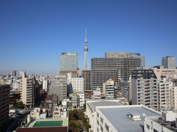 Surrounding environment. The building front is blessed with goodness of the view from the balcony there has openness become a public road. (Posted view photo of the ones that were taken from the local 14th floor equivalent to 11 January 2012, Appearance and slightly different from the actual dwelling unit. And it does not guarantee a view over the future)