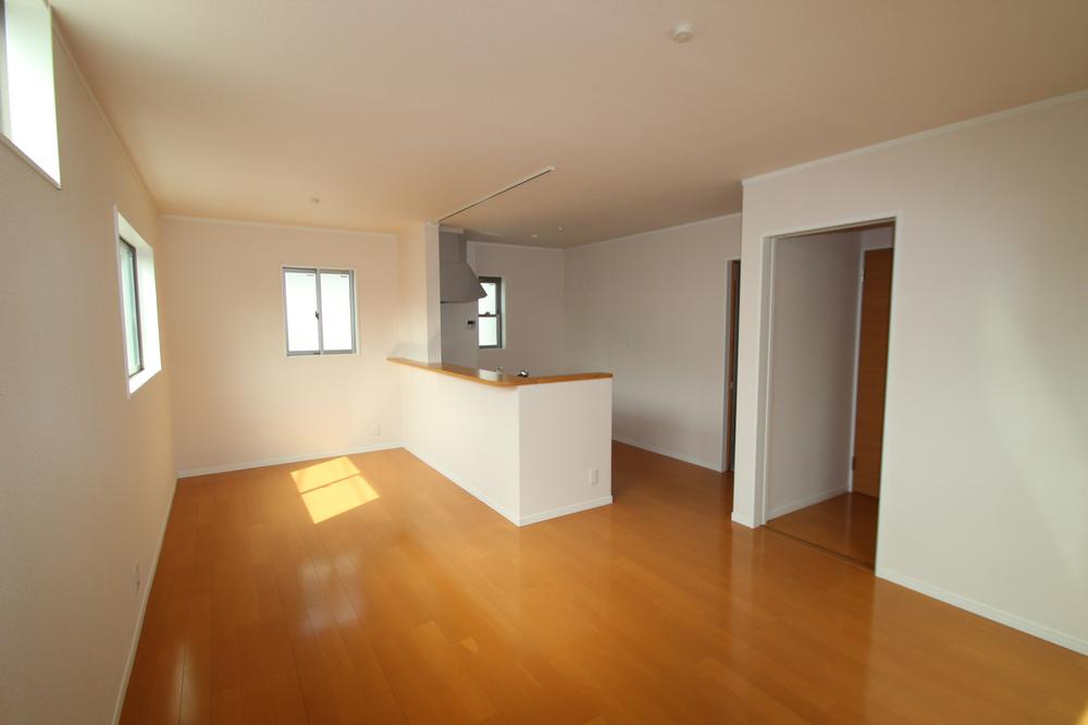 Same specifications photos (living). The company construction