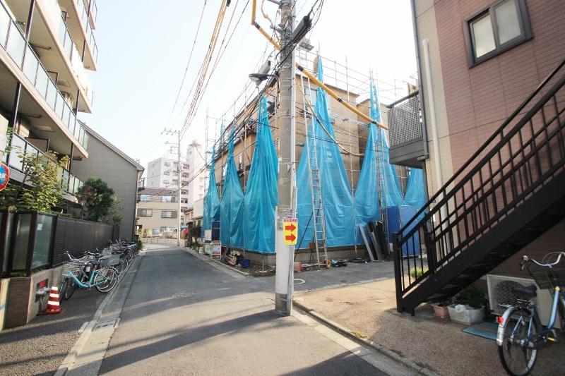 Local appearance photo. Local (11 May 2013) Shooting