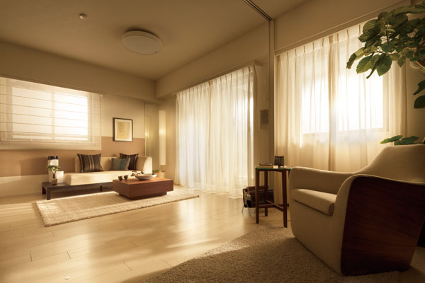 Living.  [Living-dining] True value of peace. Dark & ​​color ring twist the contrast of the White, To produce a relaxation beautiful. New to, Nostalgic. In the modern space, Alive the warmth of the sum. It is proposed by the "Furaju push-up", Living space filled with deep, rich peace.  ※ Less than, Indoor photo model room A type. (May 2013 shooting)