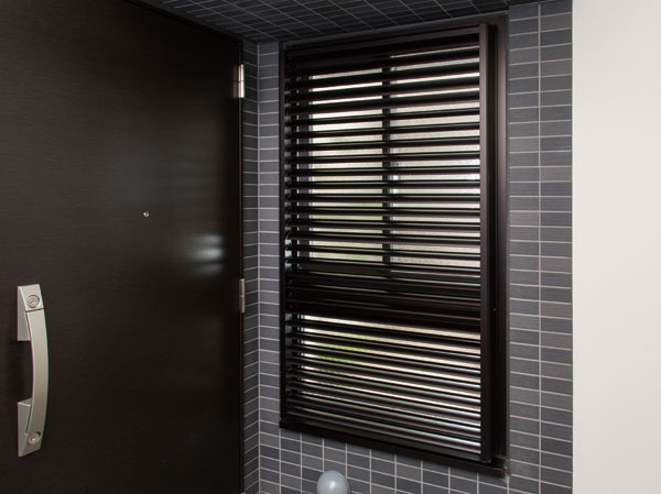 Other.  [Movable louver surface lattice] You can adjust the opening and closing angle from inside the room. Daylighting ・ You can draft and privacy protection of at the same time.  ※ Except some balcony, etc.