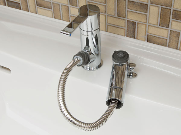 Bathing-wash room.  [Single lever shower type mixing faucet] Because the shower type that draw the head, It is also useful to clean the bowl.