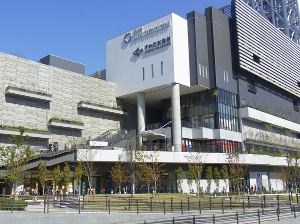 Surrounding environment.  [Tokyo Soramachi (R)] Weave colorful store of 312, Tokyo Sky Tree (R) in commercial facilities. Feel the new downtown bustle, Variety of 312 stores gather commercial facility. Cafe and Restaurant, Fashion & Goods shopping facilities such as, of course, Aquarium and corporate PR floor, etc., A lot of facilities to learn in parent and child while having fun. (About 510m / 7-minute walk)