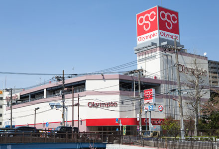 Surrounding environment.  [Olympic Sumida Bunka shop] Hypermarket that can be fun and shopping. Food, Miscellaneous goods, Hypermarket, which stocks a wide range, such as sporting goods. Manager of carefully selected recommended products was Gotham "WEEK Olympic selection" and the "day of the week to give the city", etc., Pick fun amusement of the height is attractive. (About 1330m / 17 minutes walk)