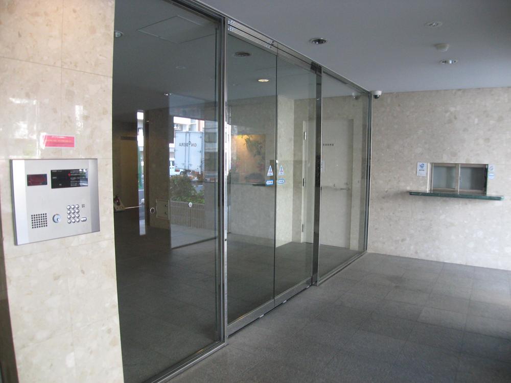 Entrance. Common areas