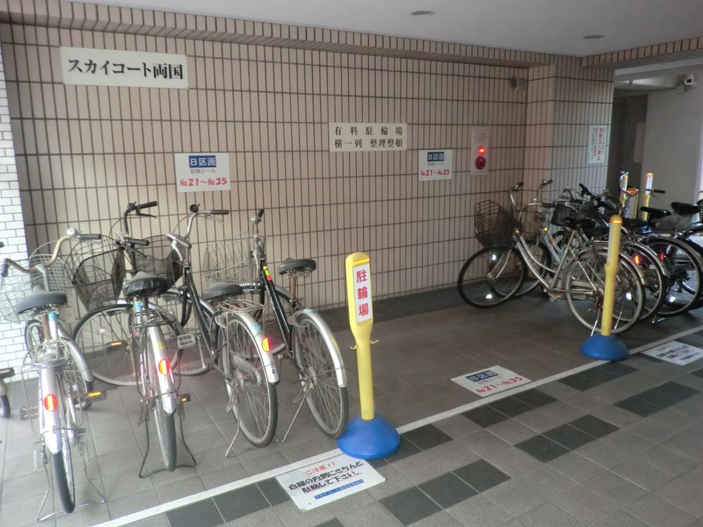 Other common areas. Common area (parking lot)