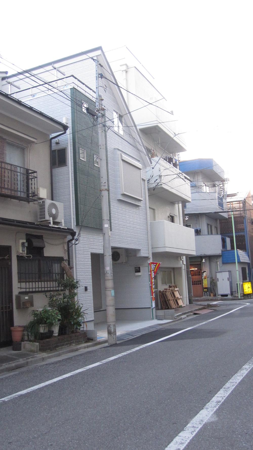 Local appearance photo. Local (12 May 2013) Shooting