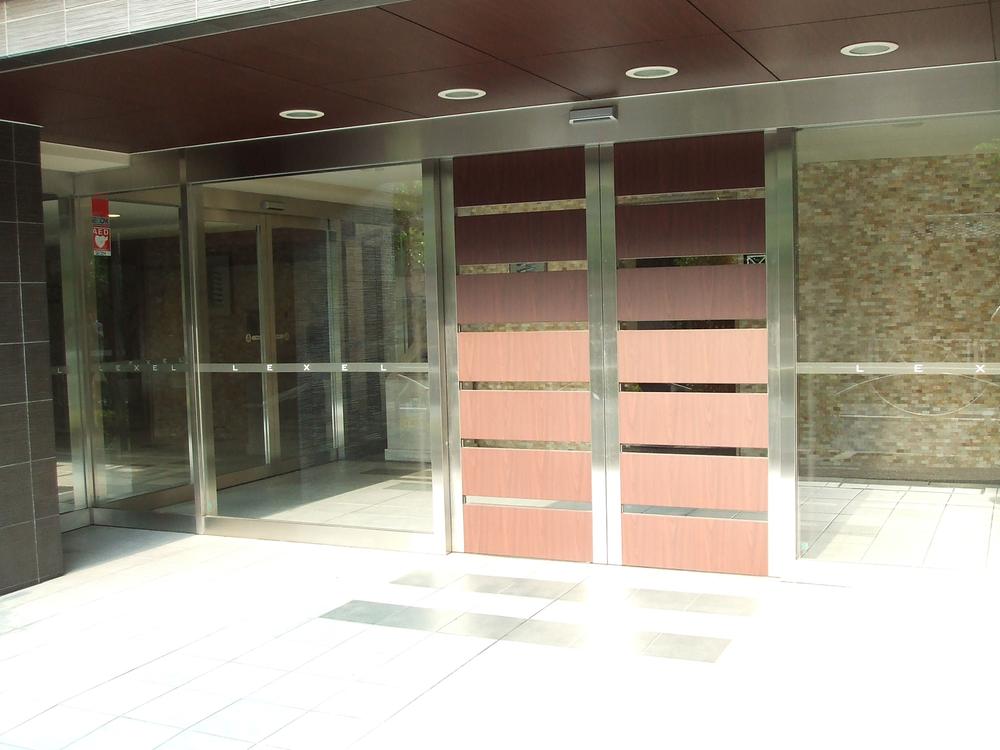 Entrance. Common areas