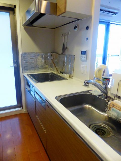 Kitchen. Disposer in the kitchen ・ Equipment of dishwasher or enhancement