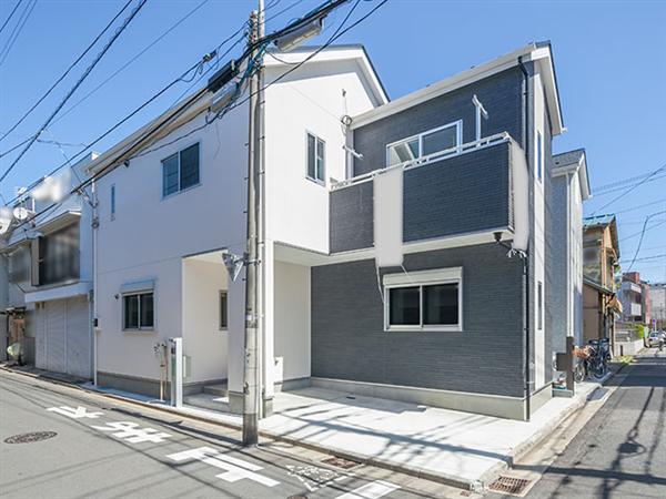 Local appearance photo. Southwest corner lot sunny local. 2013 / 08 shooting