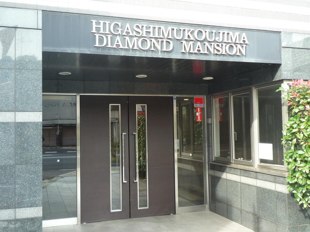 Entrance. Common areas