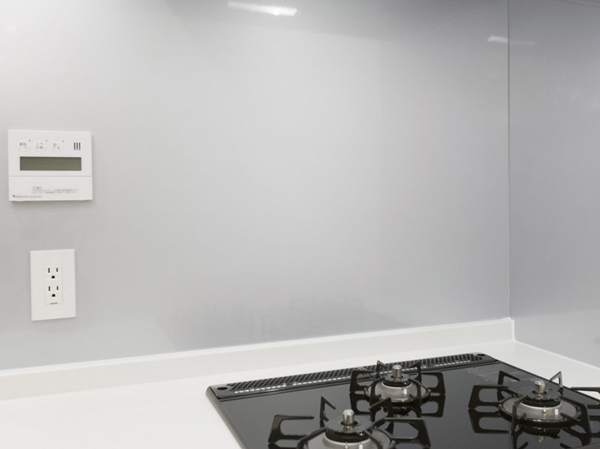 Kitchen.  [Stove before panel] Before stove easily marked with water wings and oil stains, It has adopted a melamine non-combustible decorative board. Less joint, Also making it easier to wipe off dirt.