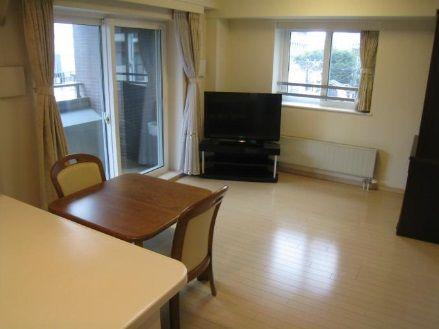 Living.  ◆ Energy saving apartment which adopted the external insulation construction method ◆ Lighting at the corner room ・ Ventilation is rich ◆ Pet breeding Allowed (bylaws Yes) ◆