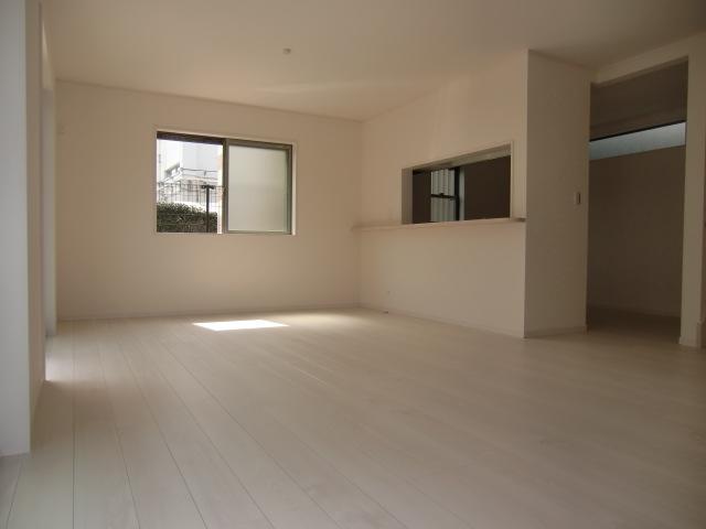 Living. Spacious living room