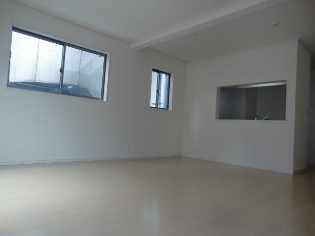 Living. Spacious living room