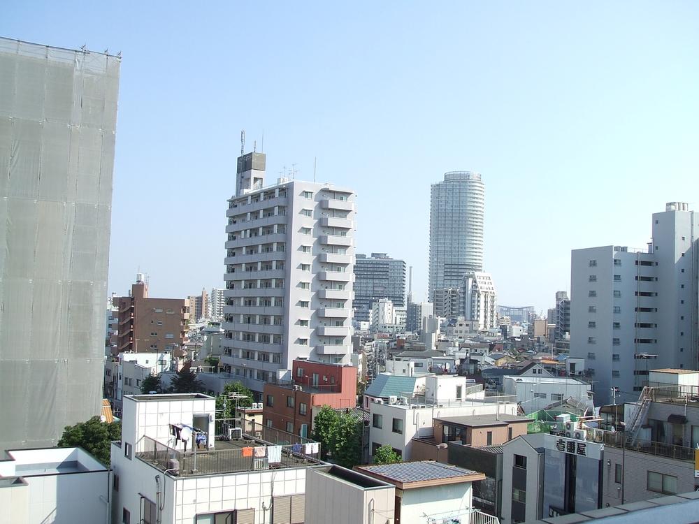 View photos from the dwelling unit. View from the site (November 2013) Shooting