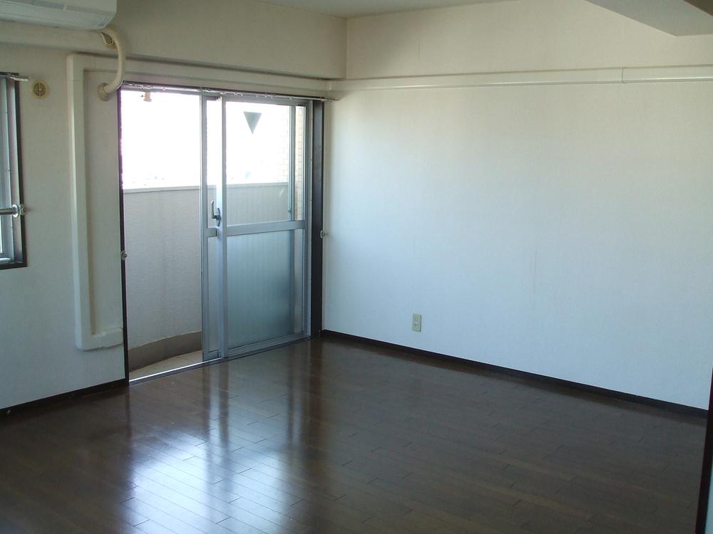 Living. Indoor (11 May 2013) Shooting