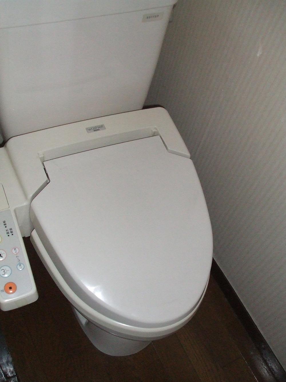 Toilet. Indoor (11 May 2013) Shooting