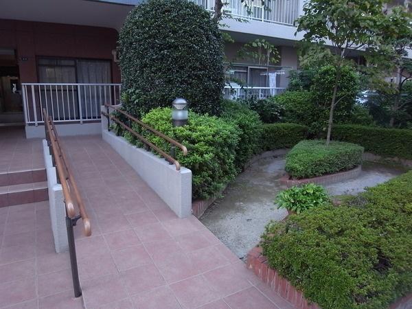 Other common areas. «Courtyard» leafy communal area.