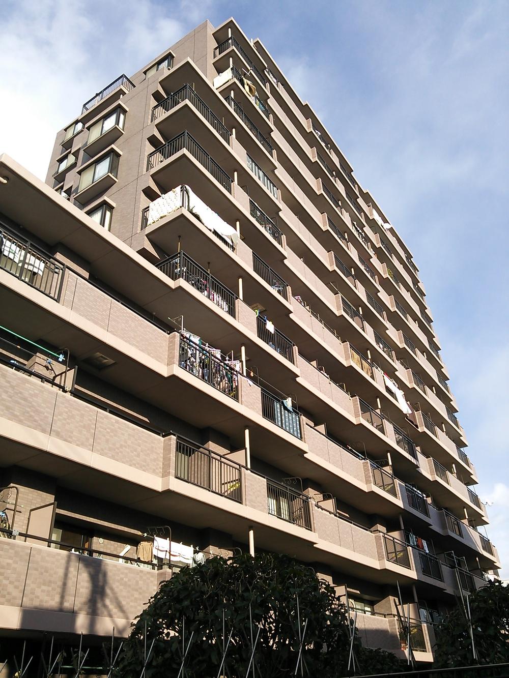 Local appearance photo. 12-story apartment appearance (November 2013) Shooting