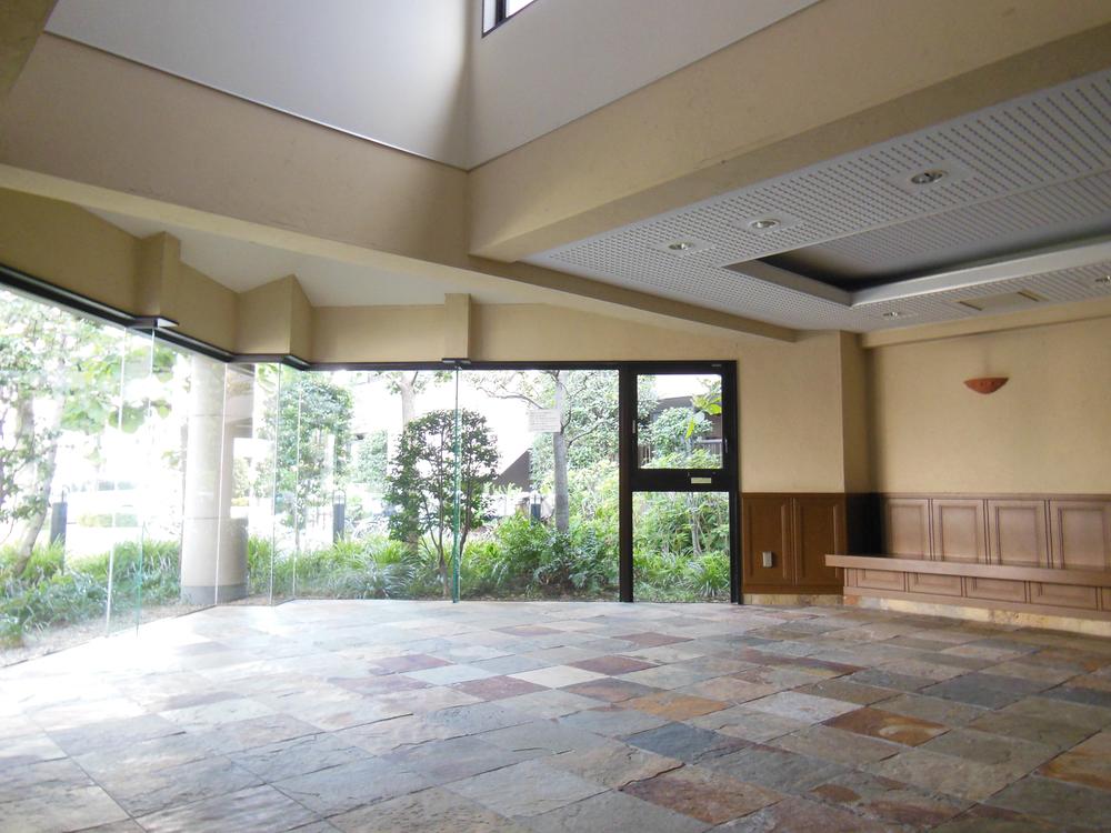 Other common areas. Entrance in the lobby