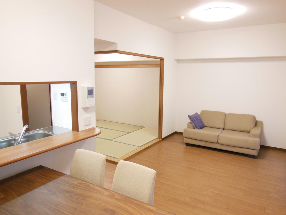 Living. Living-dining (about 10.9 Pledge) (11 May 2013) Shooting ※ Furniture & Furnishings in me are not included in the price.