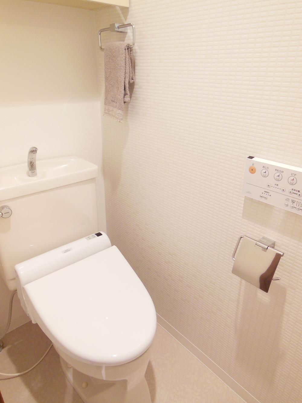 Toilet. Hot water cleaning function toilet already replaced (November 2013) Shooting