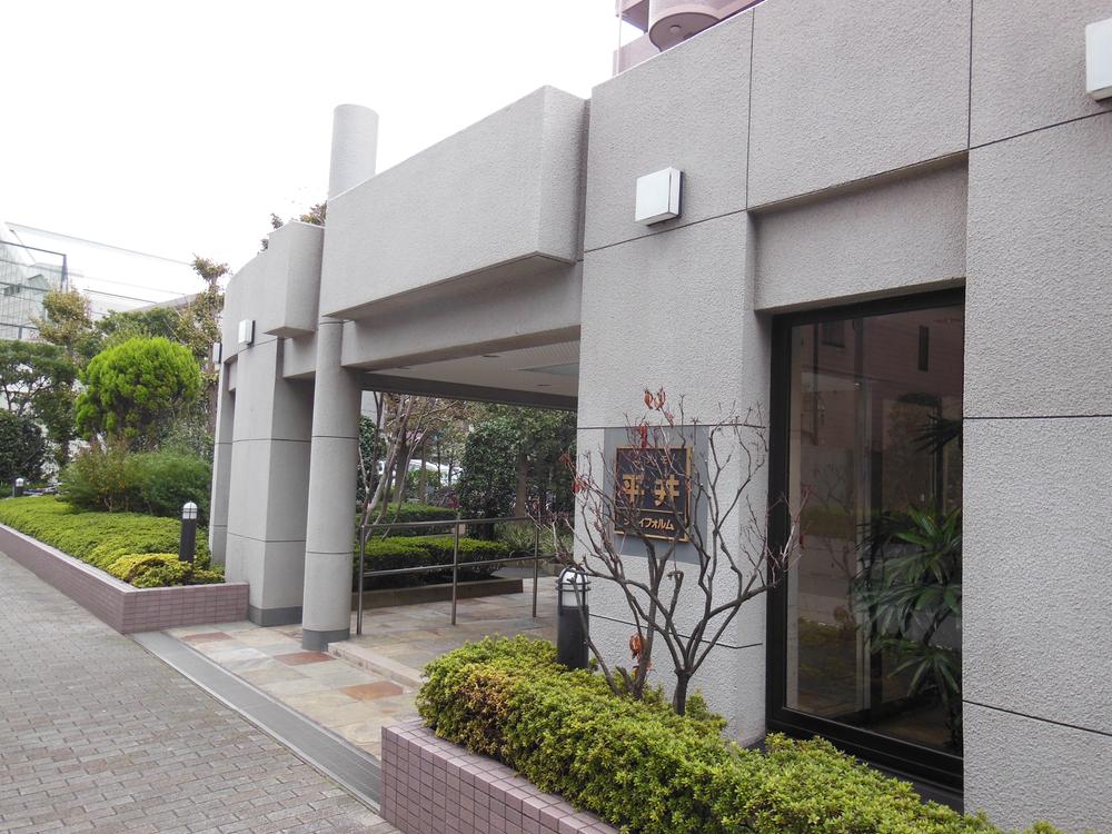 Entrance. Auto lock-conditioned apartment entrance