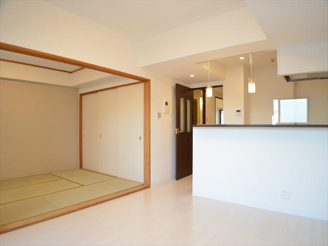 Living. Japanese-style room in the living room next to