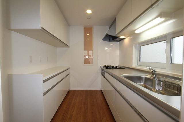 Kitchen. Indoor (10 May 2014) Shooting