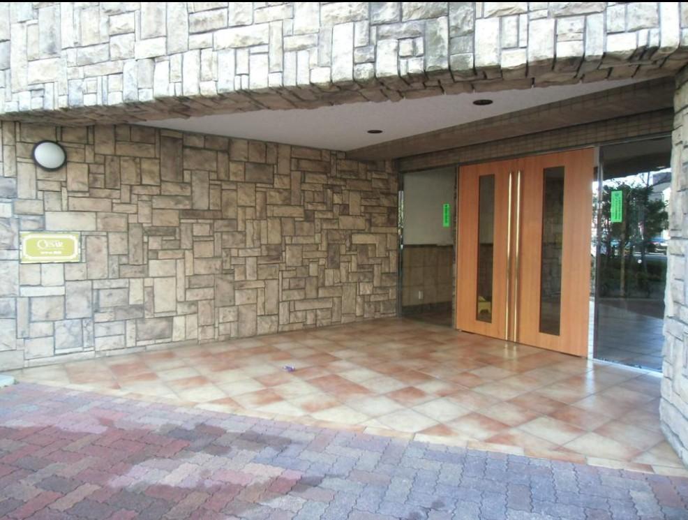 Entrance. Common areas