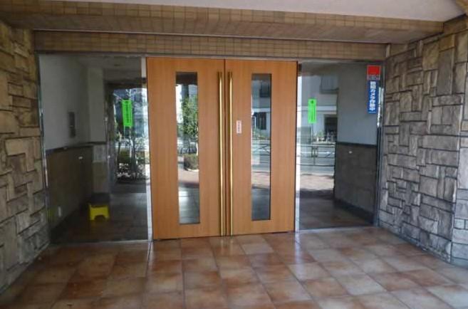 Entrance. Common areas