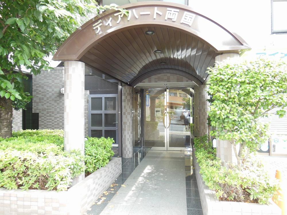 Entrance. Common areas