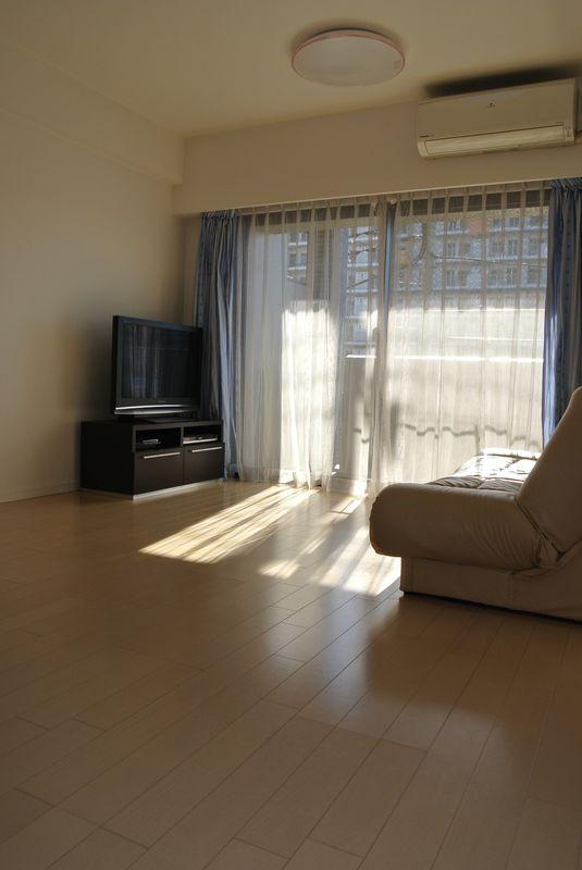 Living. Bright in the southwest-facing LD11 Pledge