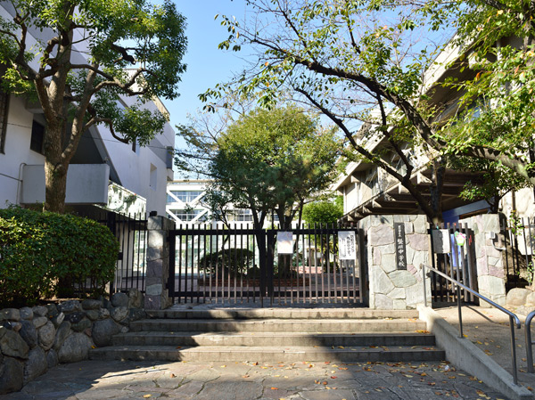 Surrounding environment. Tategawa junior high school (about 120m ・ A 2-minute walk)